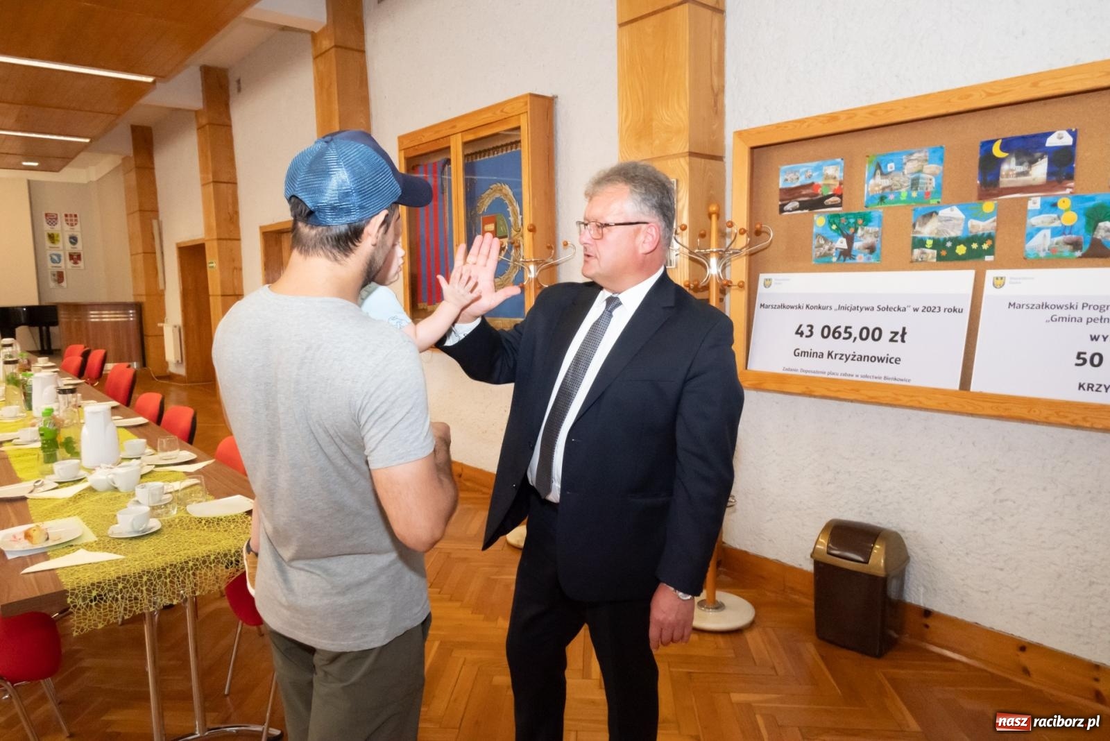 Zdjęcie w galerii na portalu naszraciborz.pl: W Krzyżanowicach przywitano najmłodszych mieszkańców gminy wiadomości z regionu