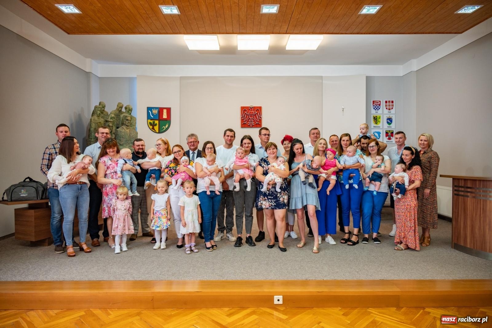 Zdjęcie w galerii na portalu naszraciborz.pl: W Krzyżanowicach przywitano najmłodszych mieszkańców gminy wiadomości z regionu