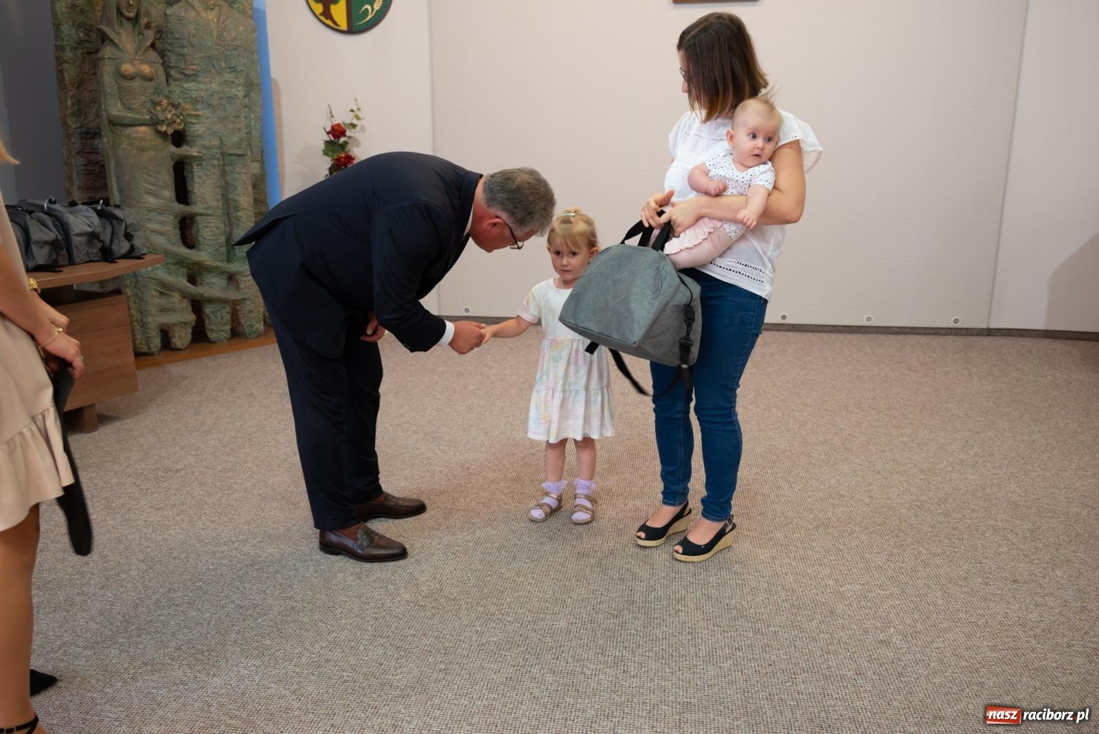 Zdjęcie w galerii na portalu naszraciborz.pl: W Krzyżanowicach przywitano najmłodszych mieszkańców gminy wiadomości z regionu