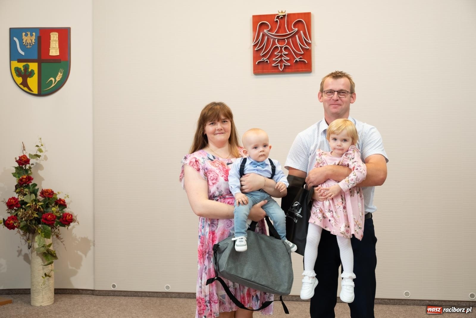 Zdjęcie w galerii na portalu naszraciborz.pl: W Krzyżanowicach przywitano najmłodszych mieszkańców gminy wiadomości z regionu