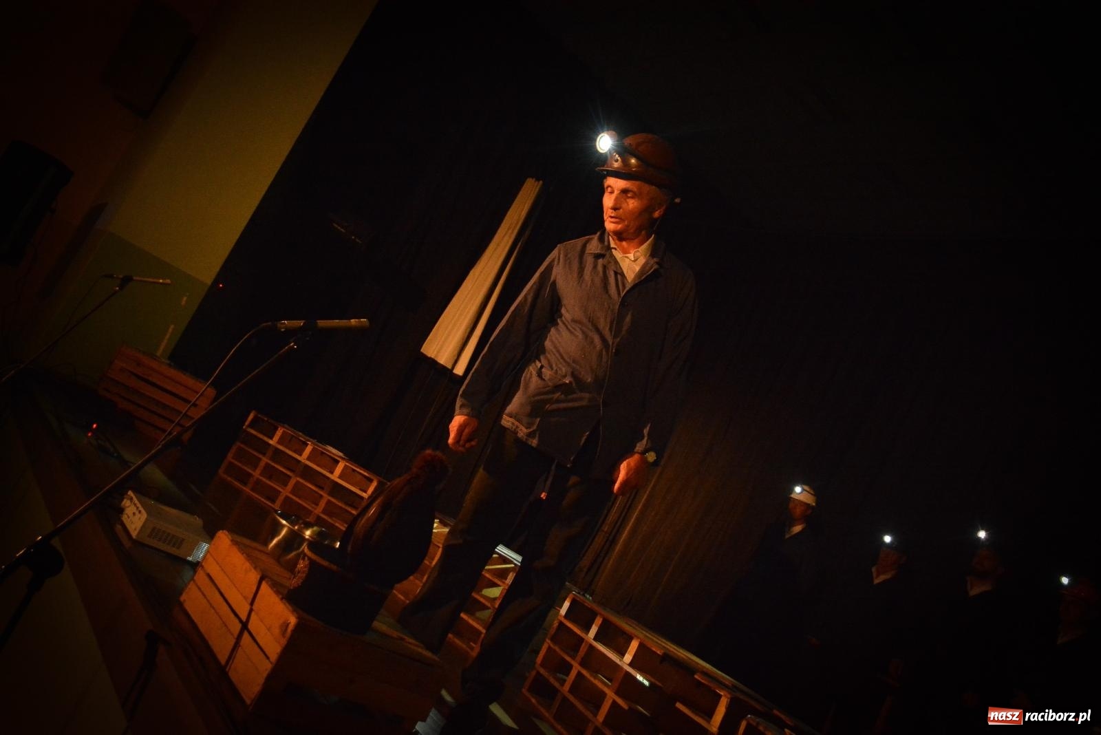 Zdjęcie w galerii na portalu naszraciborz.pl: Dziesięciu wspaniałych. Górnicy z Kobyli wyszli na scenę [FOTO i WIDEO] wiadomości z regionu