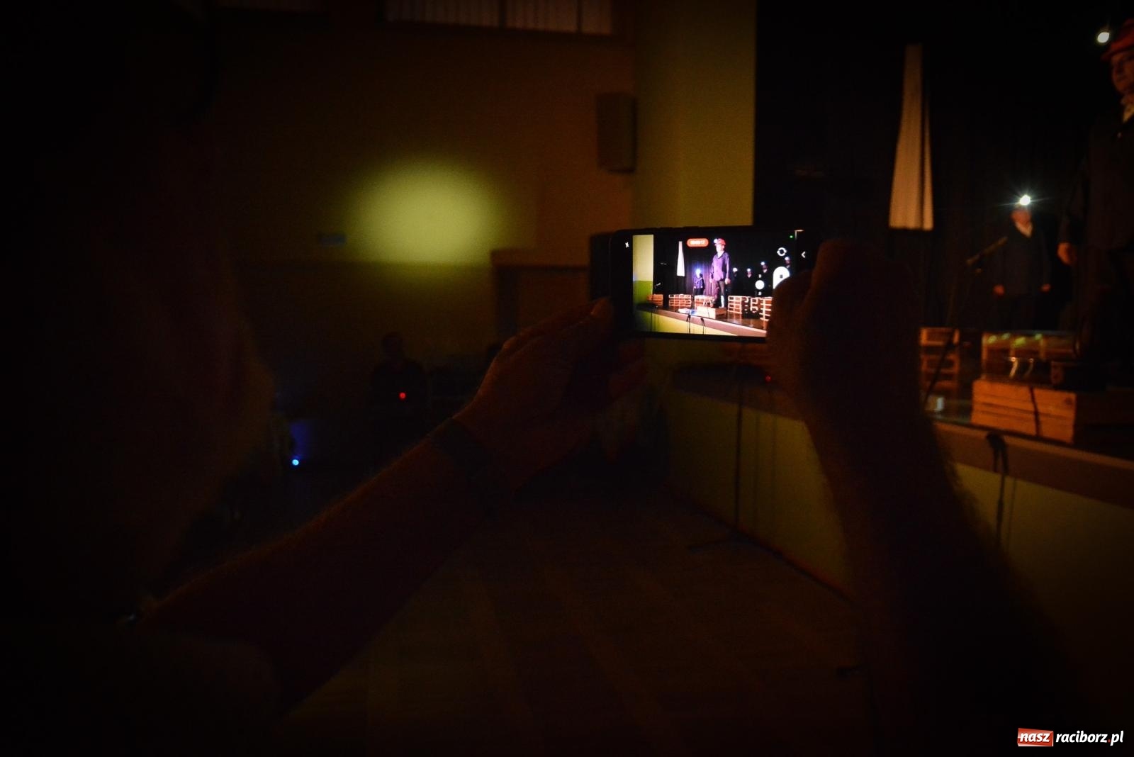 Zdjęcie w galerii na portalu naszraciborz.pl: Dziesięciu wspaniałych. Górnicy z Kobyli wyszli na scenę [FOTO i WIDEO] wiadomości z regionu