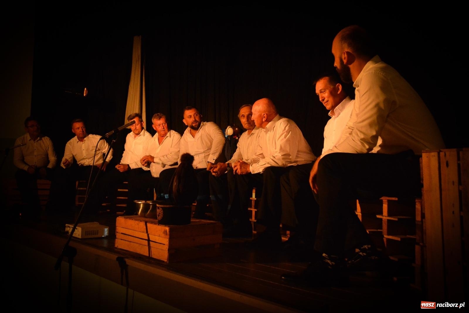 Zdjęcie w galerii na portalu naszraciborz.pl: Dziesięciu wspaniałych. Górnicy z Kobyli wyszli na scenę [FOTO i WIDEO] wiadomości z regionu