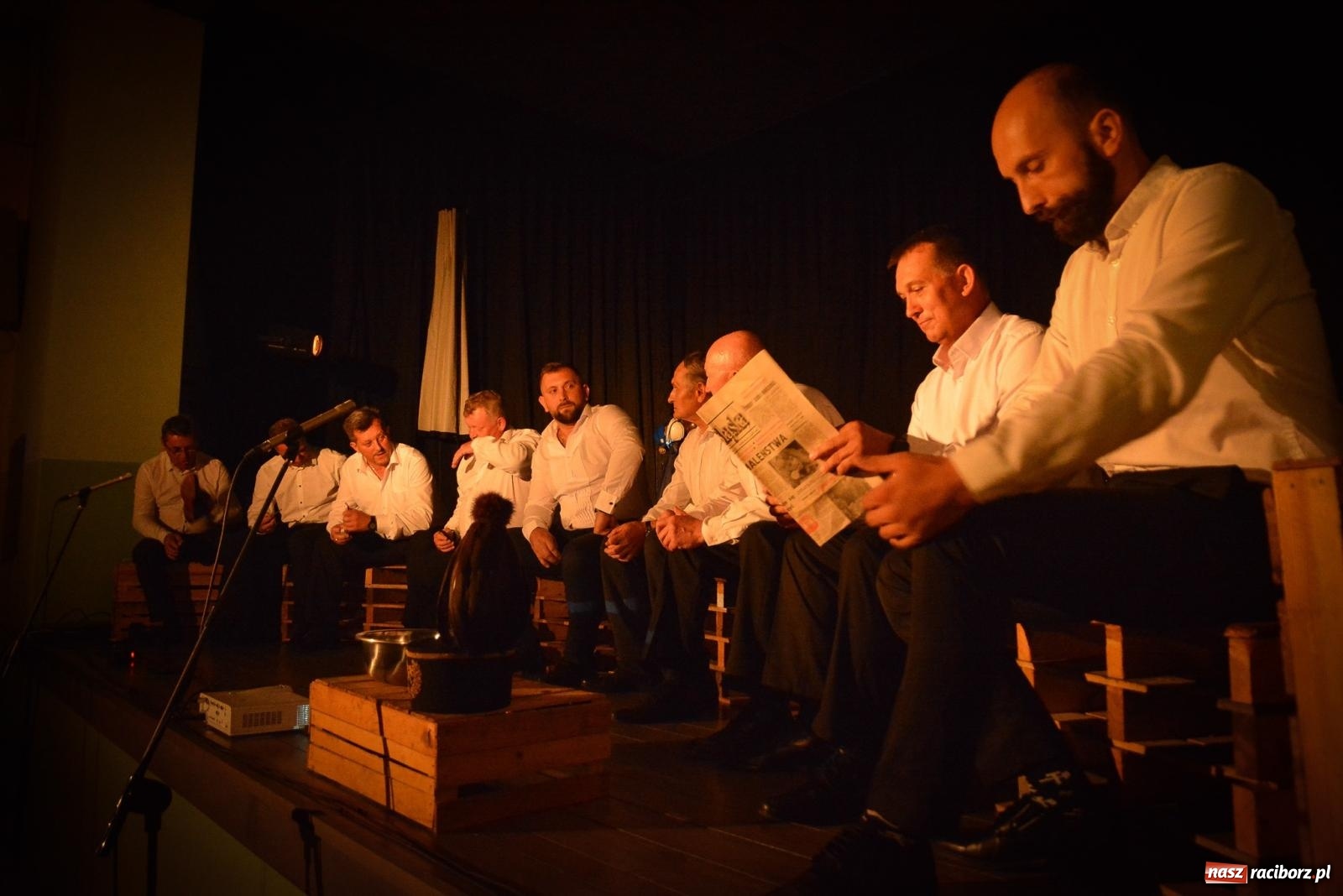 Zdjęcie w galerii na portalu naszraciborz.pl: Dziesięciu wspaniałych. Górnicy z Kobyli wyszli na scenę [FOTO i WIDEO] wiadomości z regionu