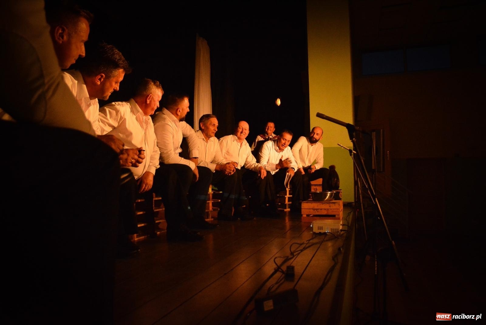 Zdjęcie w galerii na portalu naszraciborz.pl: Dziesięciu wspaniałych. Górnicy z Kobyli wyszli na scenę [FOTO i WIDEO] wiadomości z regionu