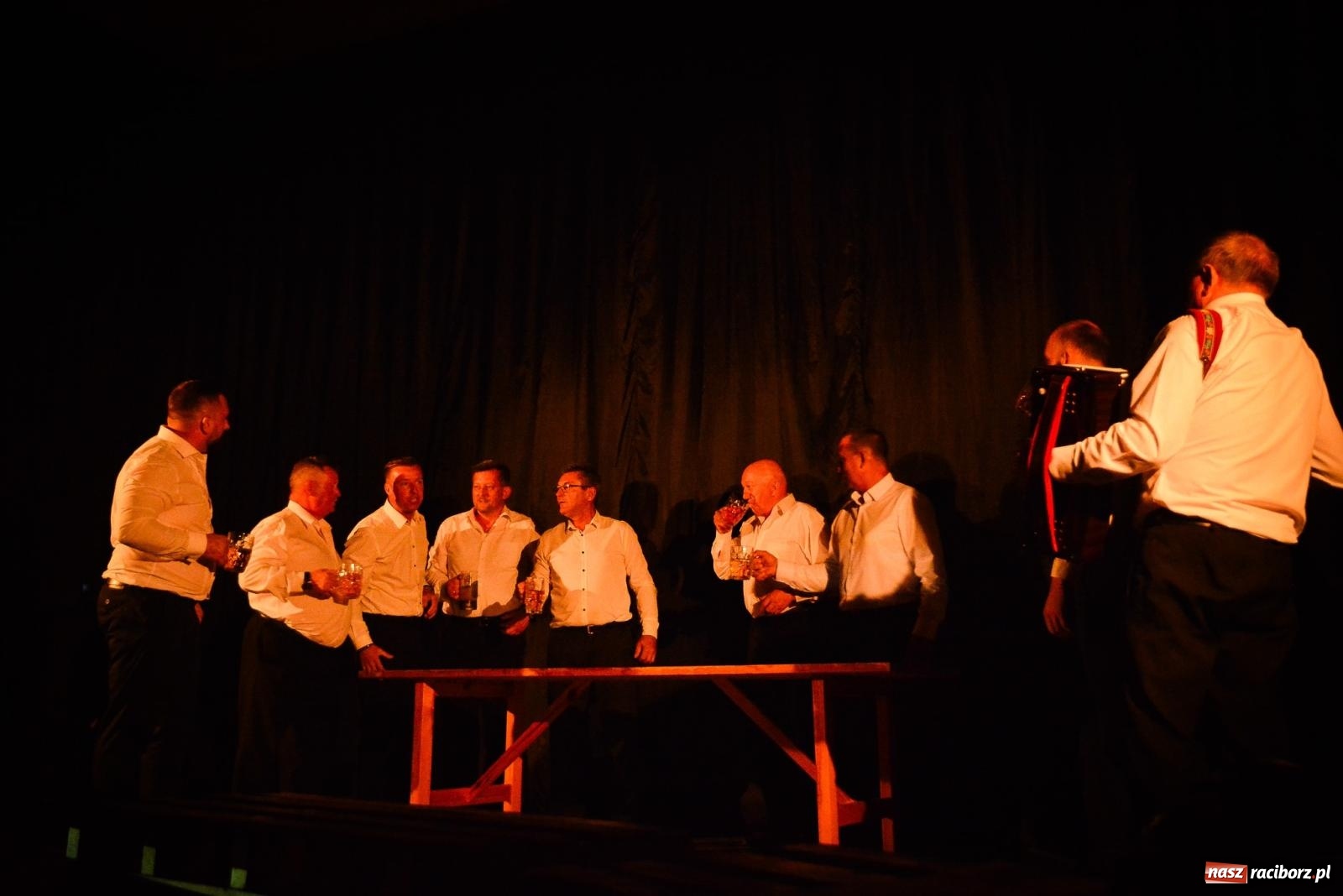 Zdjęcie w galerii na portalu naszraciborz.pl: Dziesięciu wspaniałych. Górnicy z Kobyli wyszli na scenę [FOTO i WIDEO] wiadomości z regionu