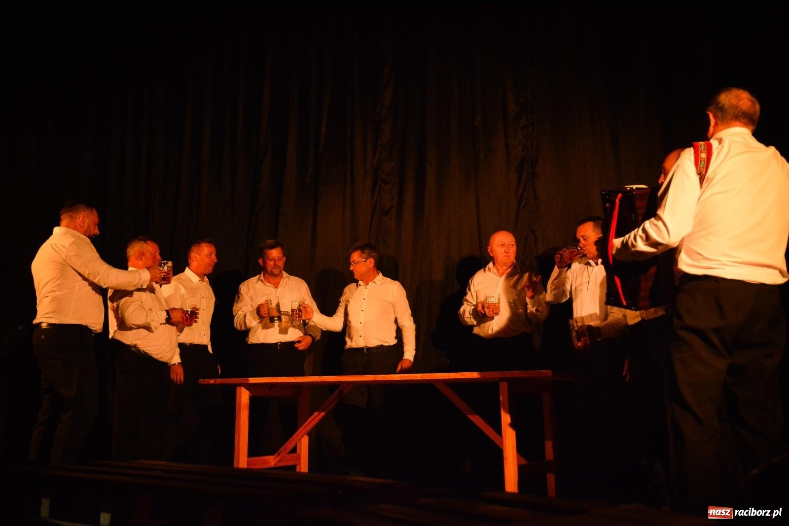 Zdjęcie w galerii na portalu naszraciborz.pl: Dziesięciu wspaniałych. Górnicy z Kobyli wyszli na scenę [FOTO i WIDEO] wiadomości z regionu