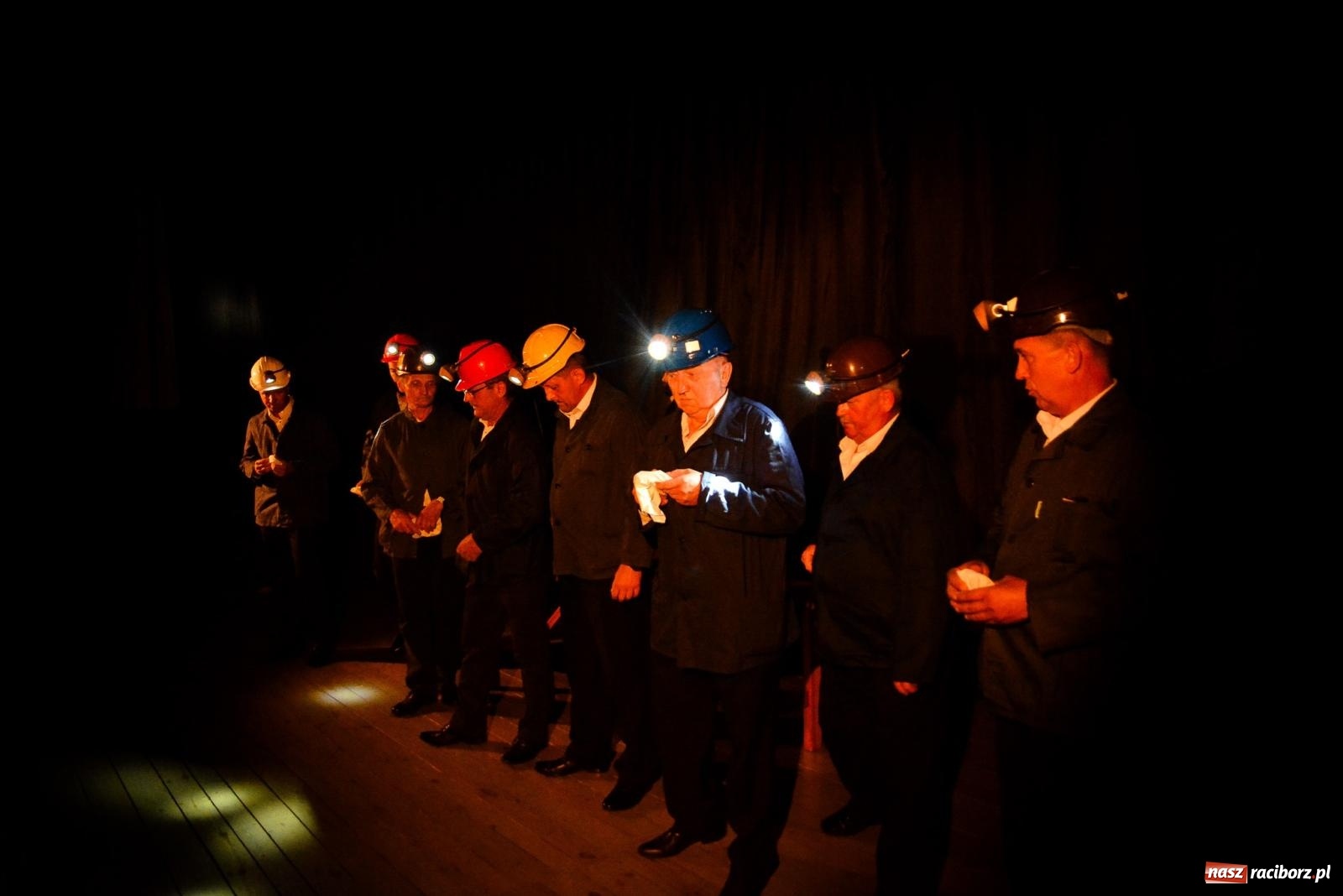 Zdjęcie w galerii na portalu naszraciborz.pl: Dziesięciu wspaniałych. Górnicy z Kobyli wyszli na scenę [FOTO i WIDEO] wiadomości z regionu