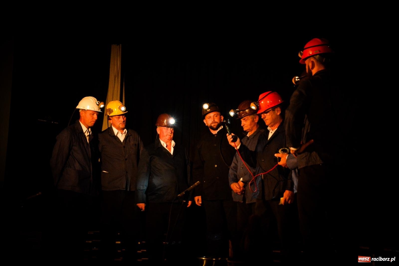 Zdjęcie w galerii na portalu naszraciborz.pl: Dziesięciu wspaniałych. Górnicy z Kobyli wyszli na scenę [FOTO i WIDEO] wiadomości z regionu