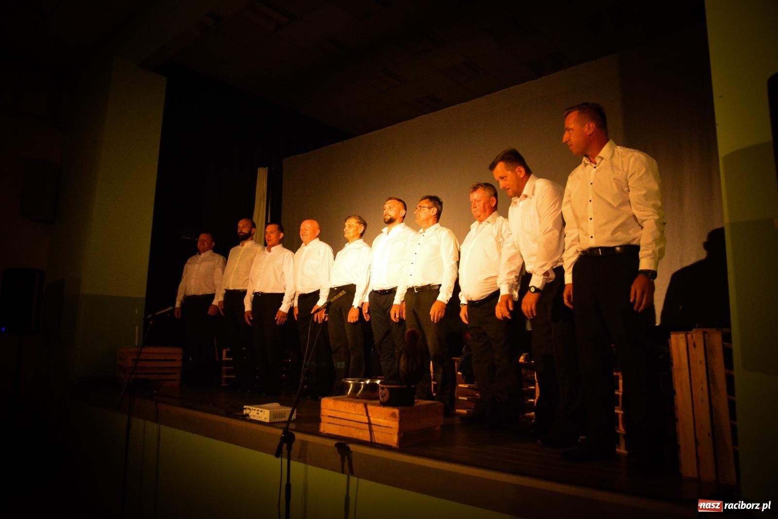 Zdjęcie w galerii na portalu naszraciborz.pl: Dziesięciu wspaniałych. Górnicy z Kobyli wyszli na scenę [FOTO i WIDEO] wiadomości z regionu