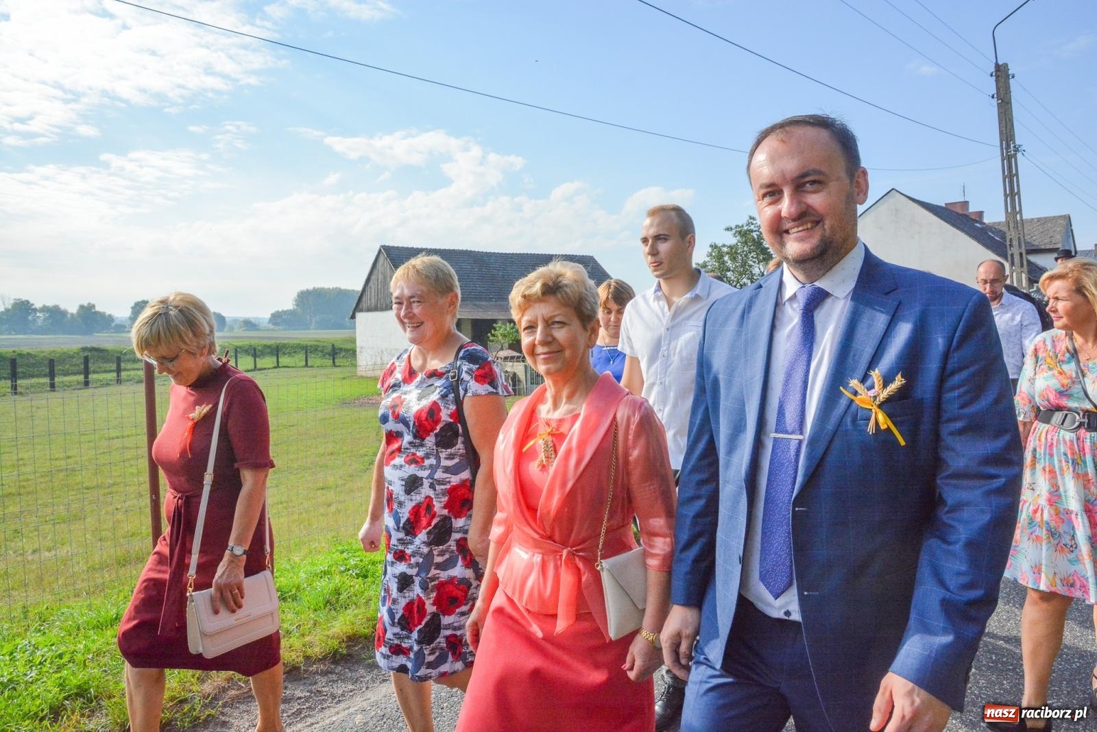 Zdjęcie w galerii na portalu naszraciborz.pl: Dobry futer, silne byki. Brzeźnica korowodem na parafialne dożynki [FOTO i WIDEO] wiadomości z regionu