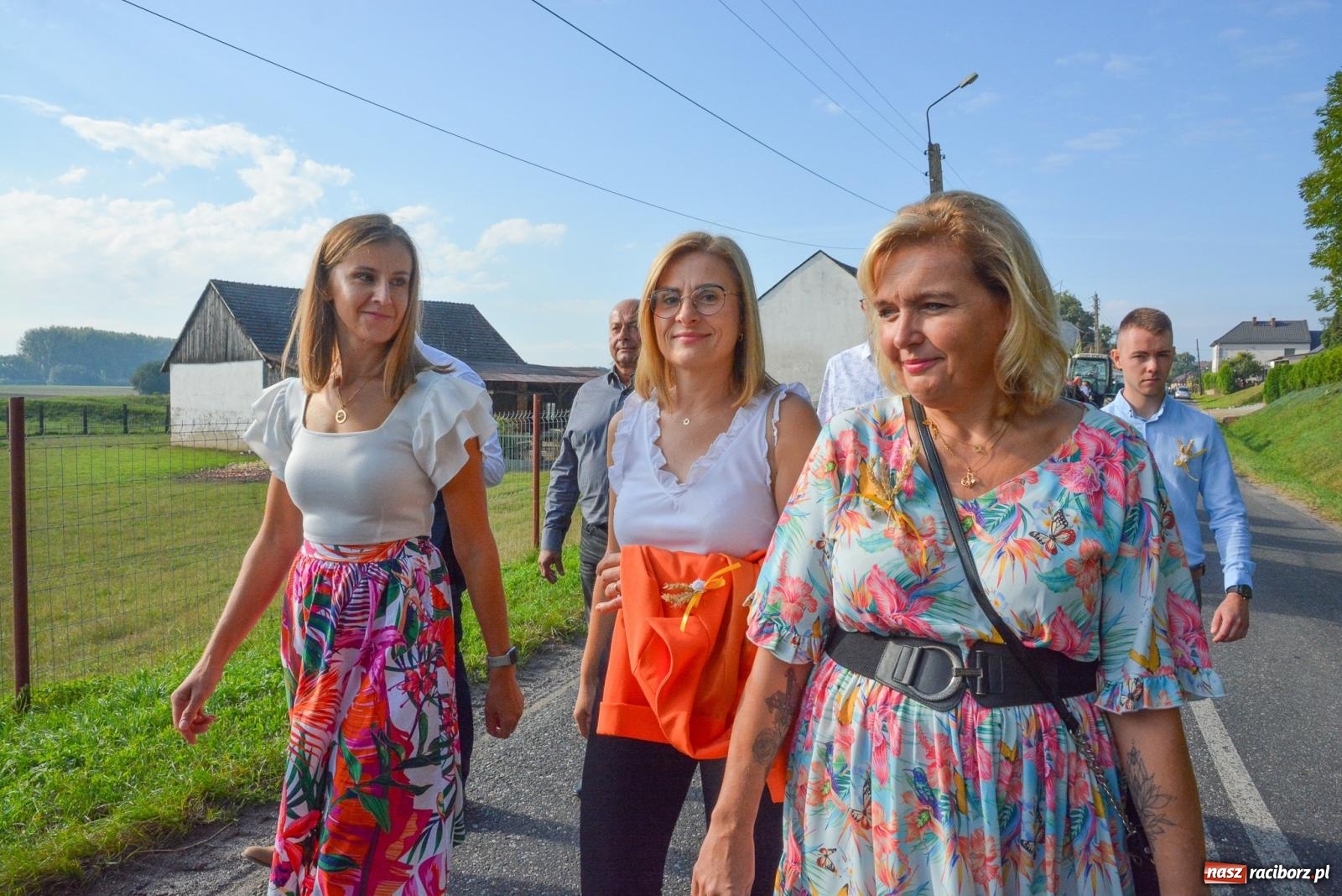 Zdjęcie w galerii na portalu naszraciborz.pl: Dobry futer, silne byki. Brzeźnica korowodem na parafialne dożynki [FOTO i WIDEO] wiadomości z regionu