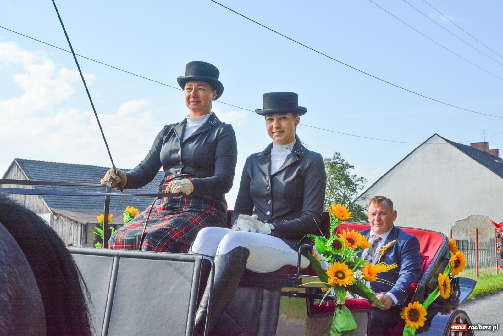 Zdjęcie w galerii na portalu naszraciborz.pl: Dobry futer, silne byki. Brzeźnica korowodem na parafialne dożynki [FOTO i WIDEO] wiadomości z regionu