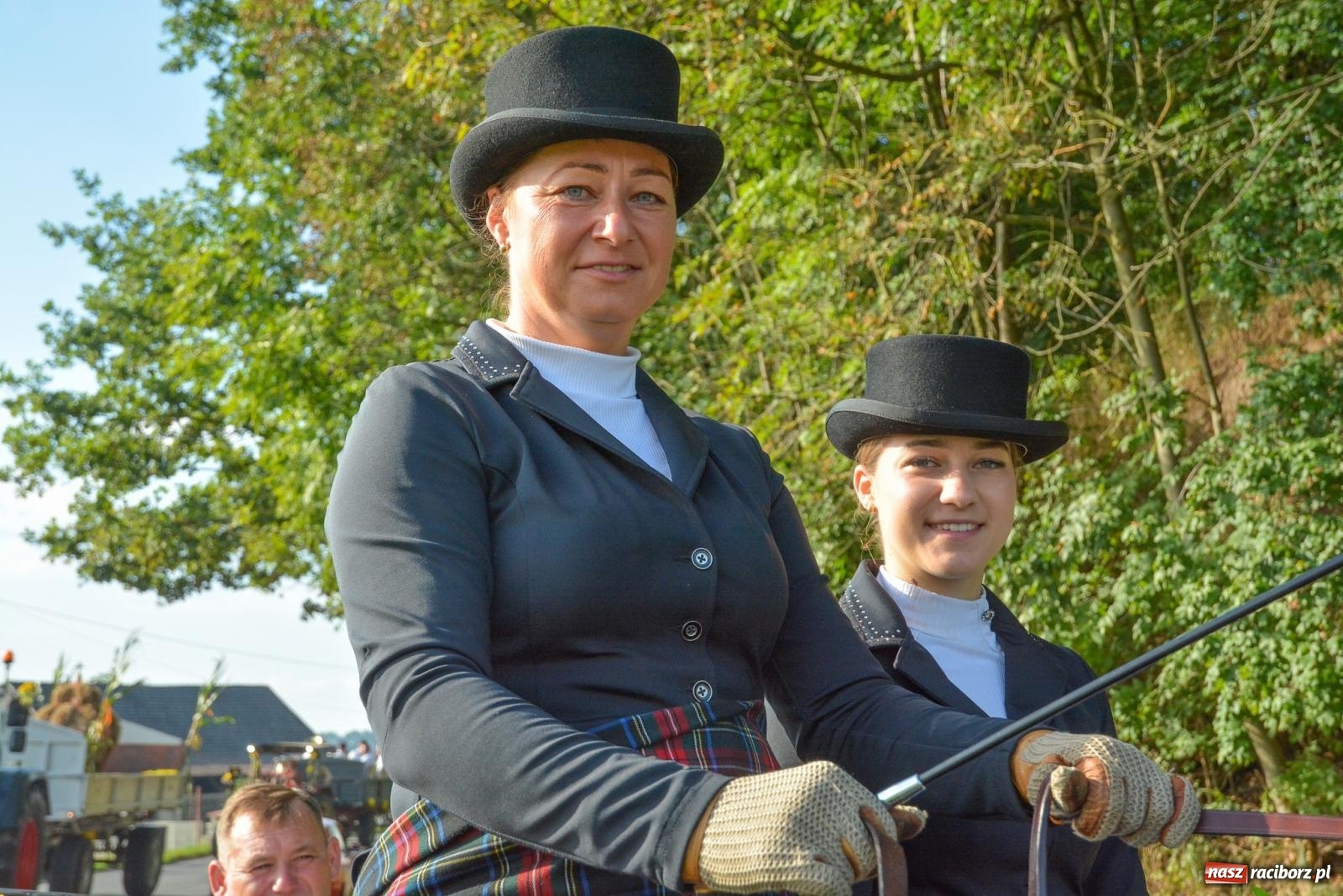 Zdjęcie w galerii na portalu naszraciborz.pl: Dobry futer, silne byki. Brzeźnica korowodem na parafialne dożynki [FOTO i WIDEO] wiadomości z regionu