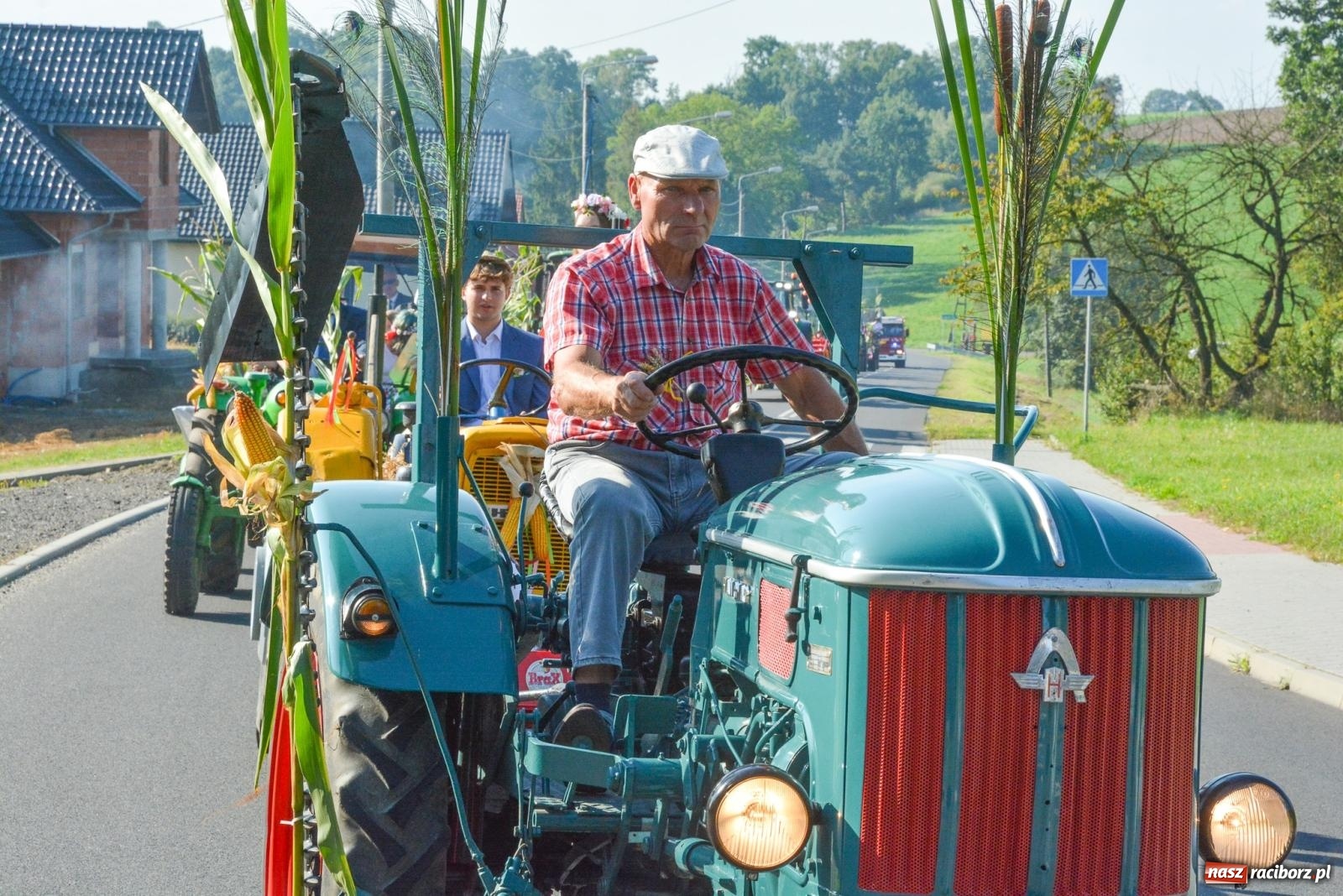 Zdjęcie w galerii na portalu naszraciborz.pl: Dobry futer, silne byki. Brzeźnica korowodem na parafialne dożynki [FOTO i WIDEO] wiadomości z regionu