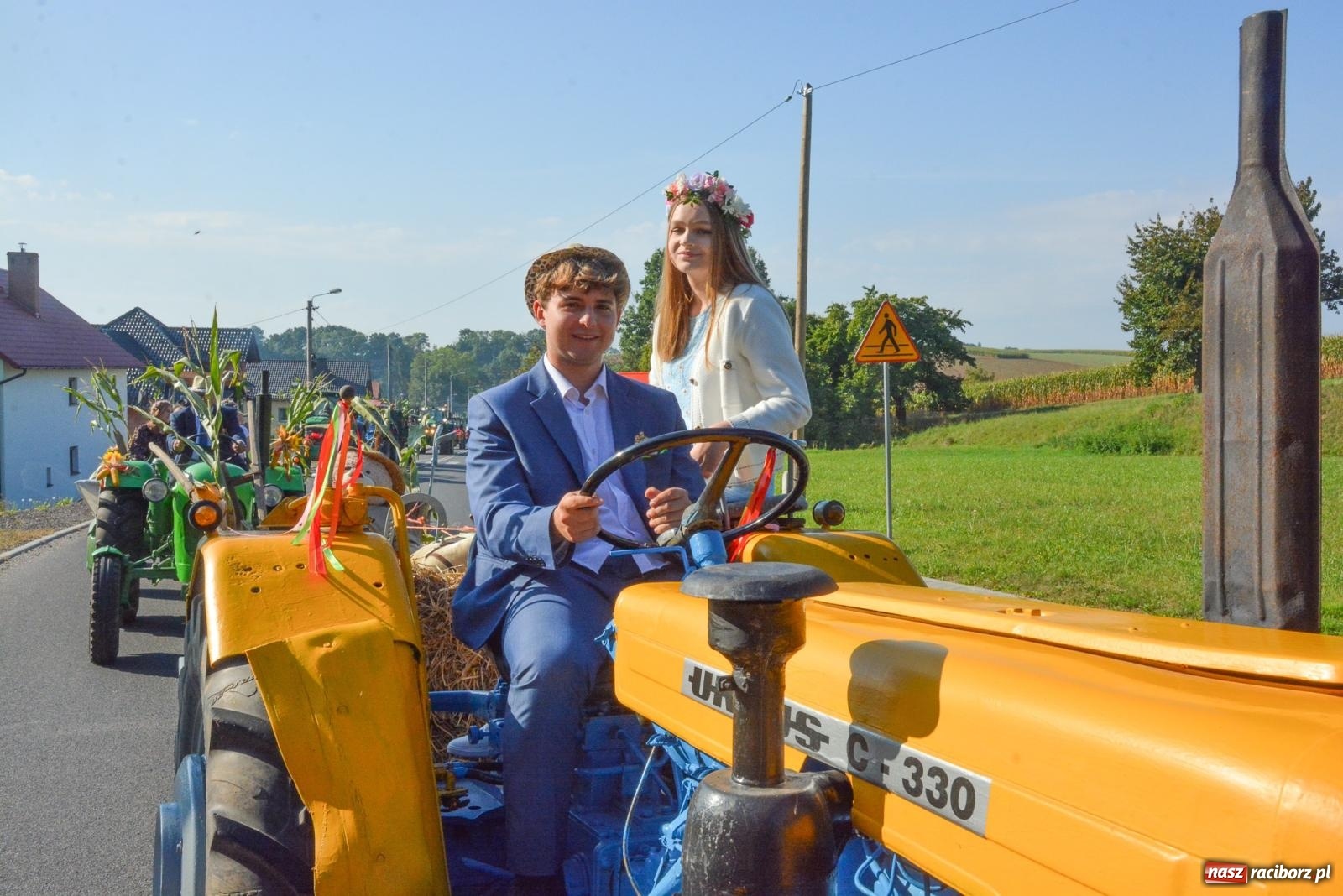 Zdjęcie w galerii na portalu naszraciborz.pl: Dobry futer, silne byki. Brzeźnica korowodem na parafialne dożynki [FOTO i WIDEO] wiadomości z regionu