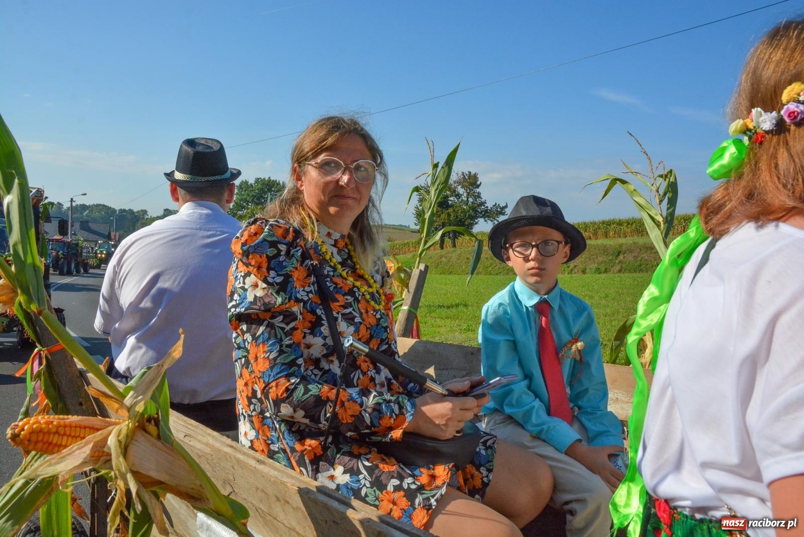 Zdjęcie w galerii na portalu naszraciborz.pl: Dobry futer, silne byki. Brzeźnica korowodem na parafialne dożynki [FOTO i WIDEO] wiadomości z regionu