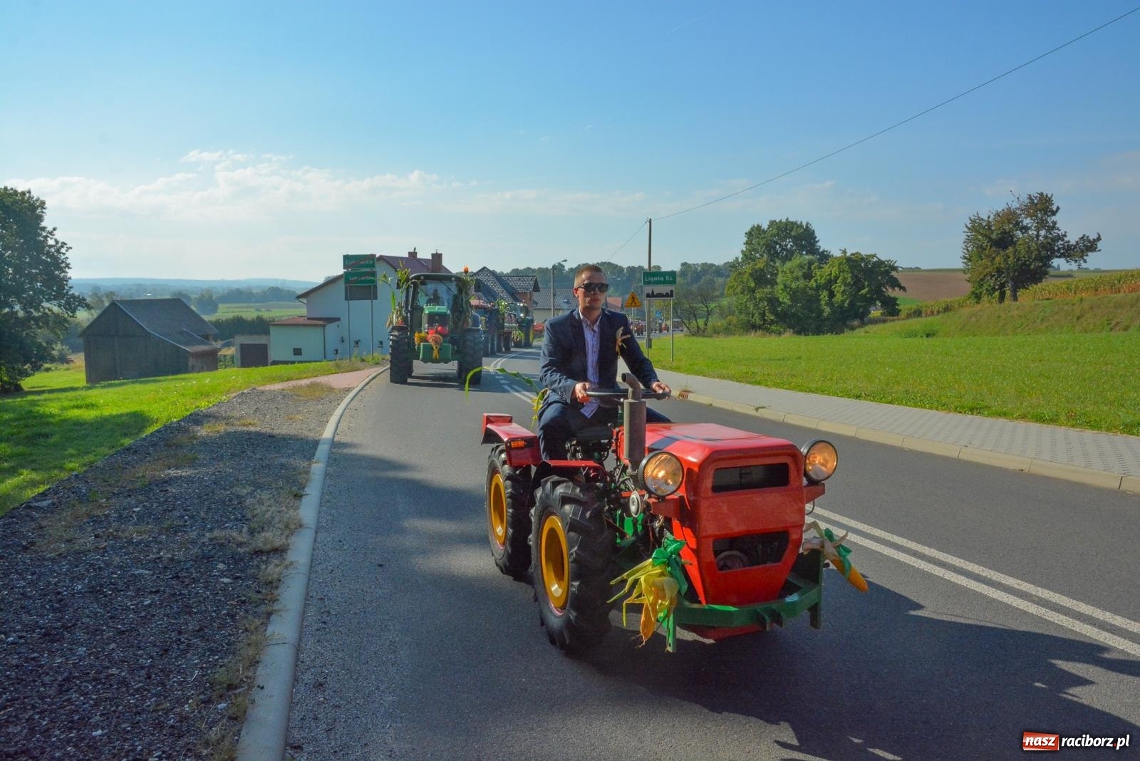 Zdjęcie w galerii na portalu naszraciborz.pl: Dobry futer, silne byki. Brzeźnica korowodem na parafialne dożynki [FOTO i WIDEO] wiadomości z regionu
