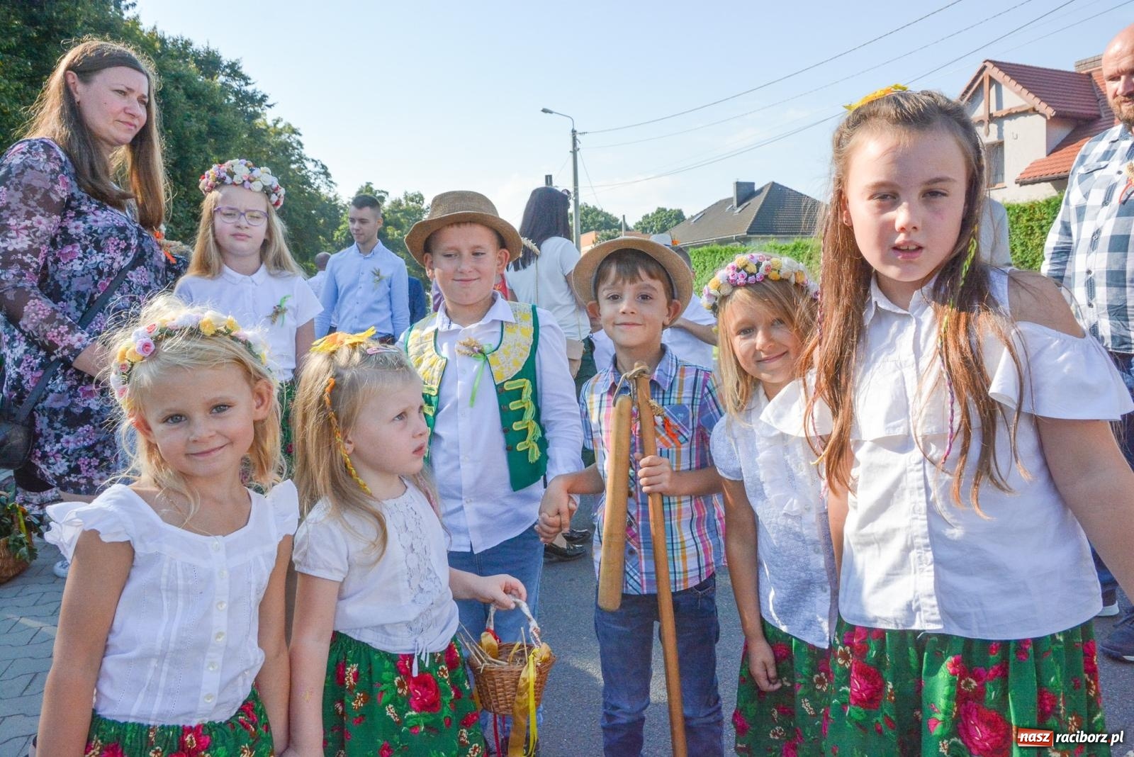 Zdjęcie w galerii na portalu naszraciborz.pl: Dobry futer, silne byki. Brzeźnica korowodem na parafialne dożynki [FOTO i WIDEO] wiadomości z regionu