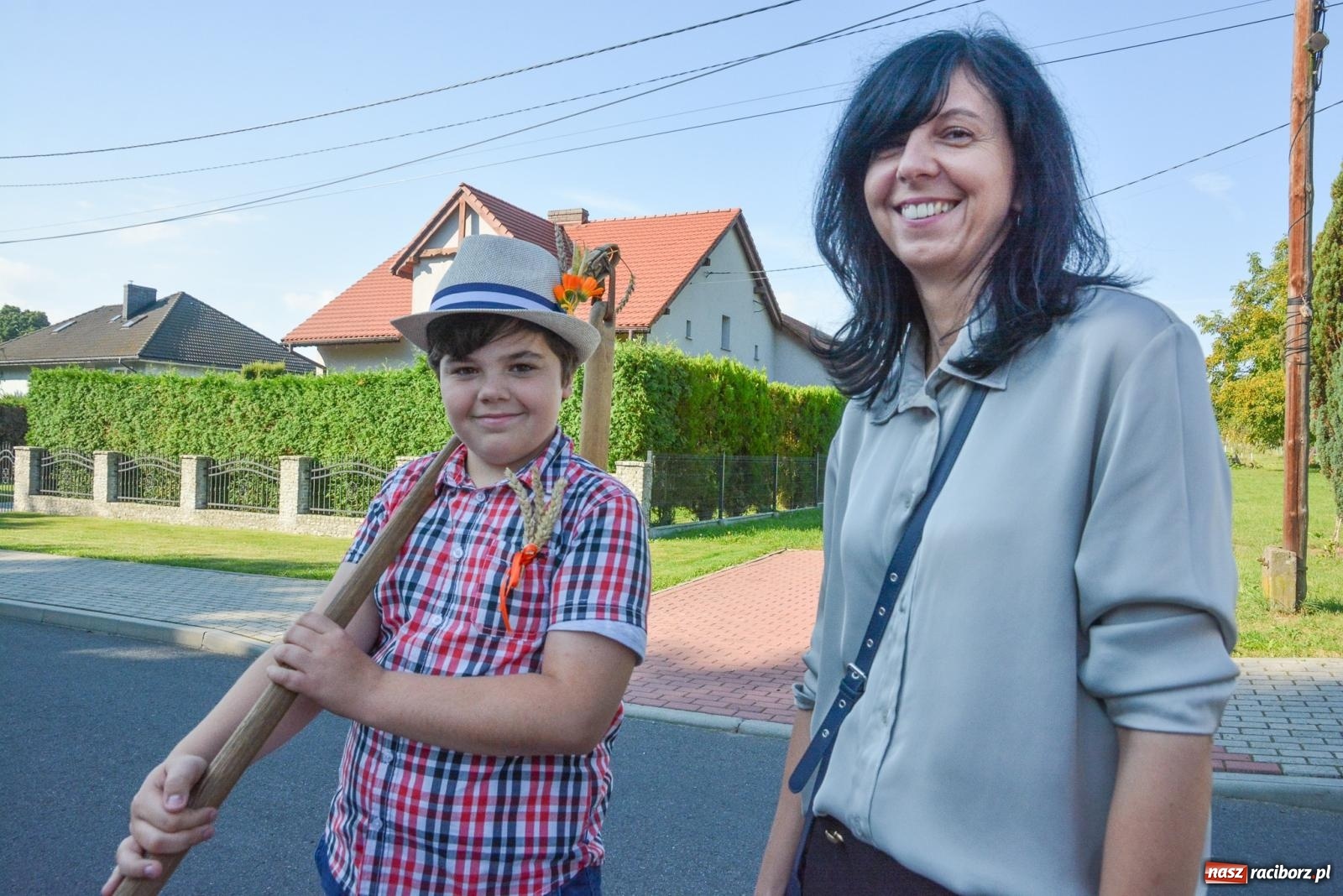 Zdjęcie w galerii na portalu naszraciborz.pl: Dobry futer, silne byki. Brzeźnica korowodem na parafialne dożynki [FOTO i WIDEO] wiadomości z regionu