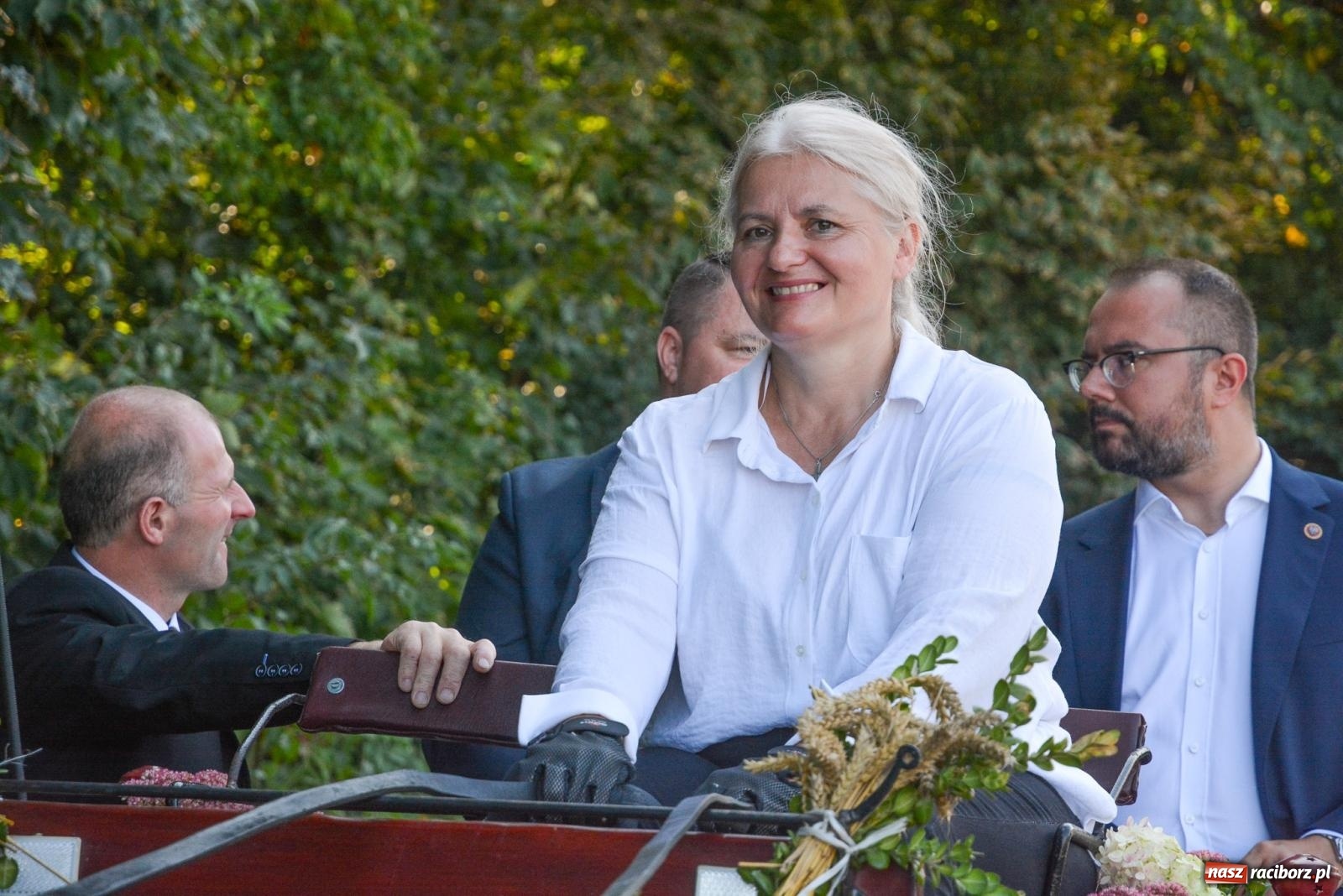 Zdjęcie w galerii na portalu naszraciborz.pl: Dobry futer, silne byki. Brzeźnica korowodem na parafialne dożynki [FOTO i WIDEO] wiadomości z regionu