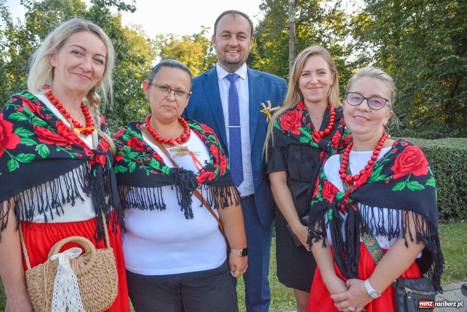 Zdjęcie w galerii na portalu naszraciborz.pl: Dobry futer, silne byki. Brzeźnica korowodem na parafialne dożynki [FOTO i WIDEO] wiadomości z regionu