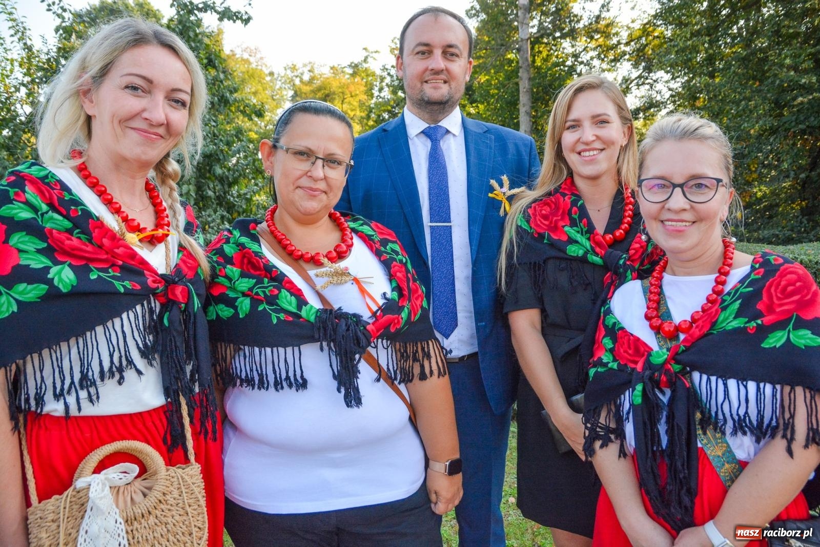 Zdjęcie w galerii na portalu naszraciborz.pl: Dobry futer, silne byki. Brzeźnica korowodem na parafialne dożynki [FOTO i WIDEO] wiadomości z regionu