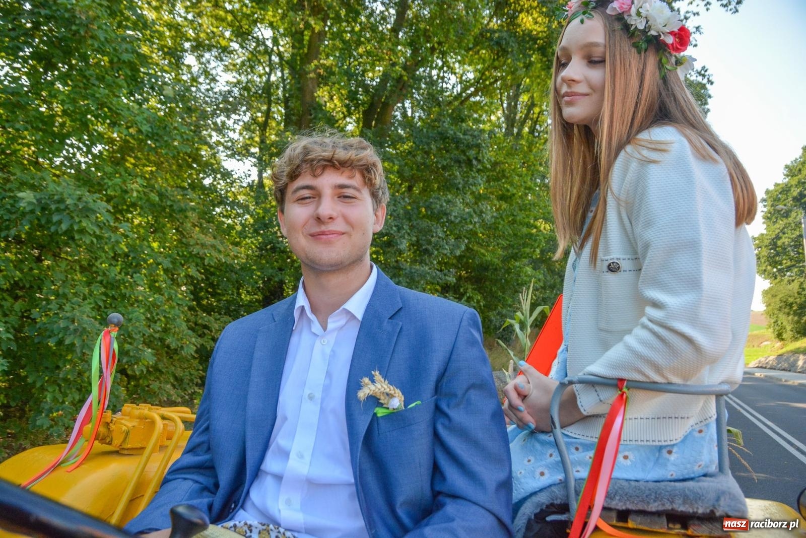 Zdjęcie w galerii na portalu naszraciborz.pl: Dobry futer, silne byki. Brzeźnica korowodem na parafialne dożynki [FOTO i WIDEO] wiadomości z regionu