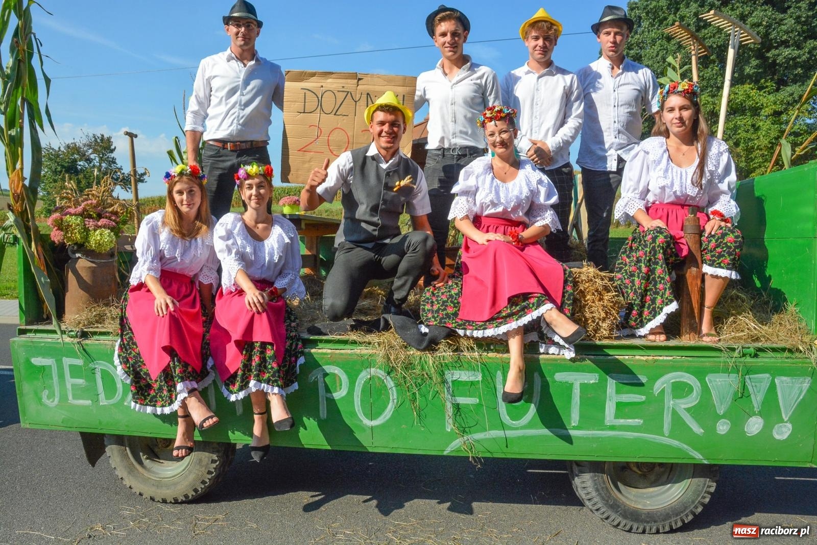 Zdjęcie w galerii na portalu naszraciborz.pl: Dobry futer, silne byki. Brzeźnica korowodem na parafialne dożynki [FOTO i WIDEO] wiadomości z regionu