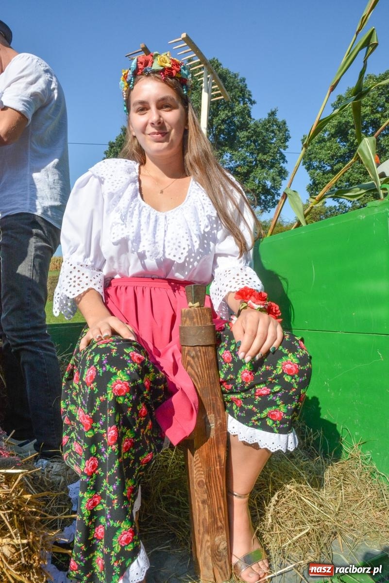 Zdjęcie w galerii na portalu naszraciborz.pl: Dobry futer, silne byki. Brzeźnica korowodem na parafialne dożynki [FOTO i WIDEO] wiadomości z regionu