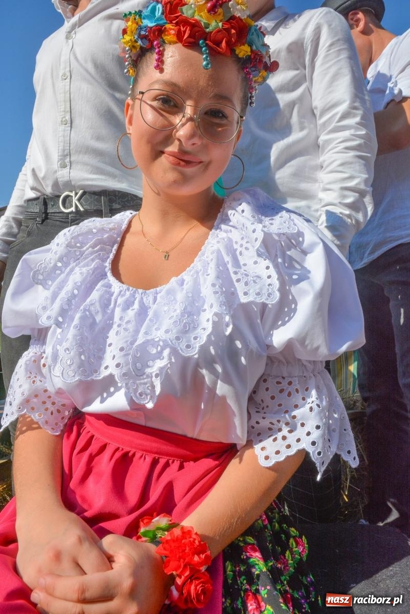 Zdjęcie w galerii na portalu naszraciborz.pl: Dobry futer, silne byki. Brzeźnica korowodem na parafialne dożynki [FOTO i WIDEO] wiadomości z regionu