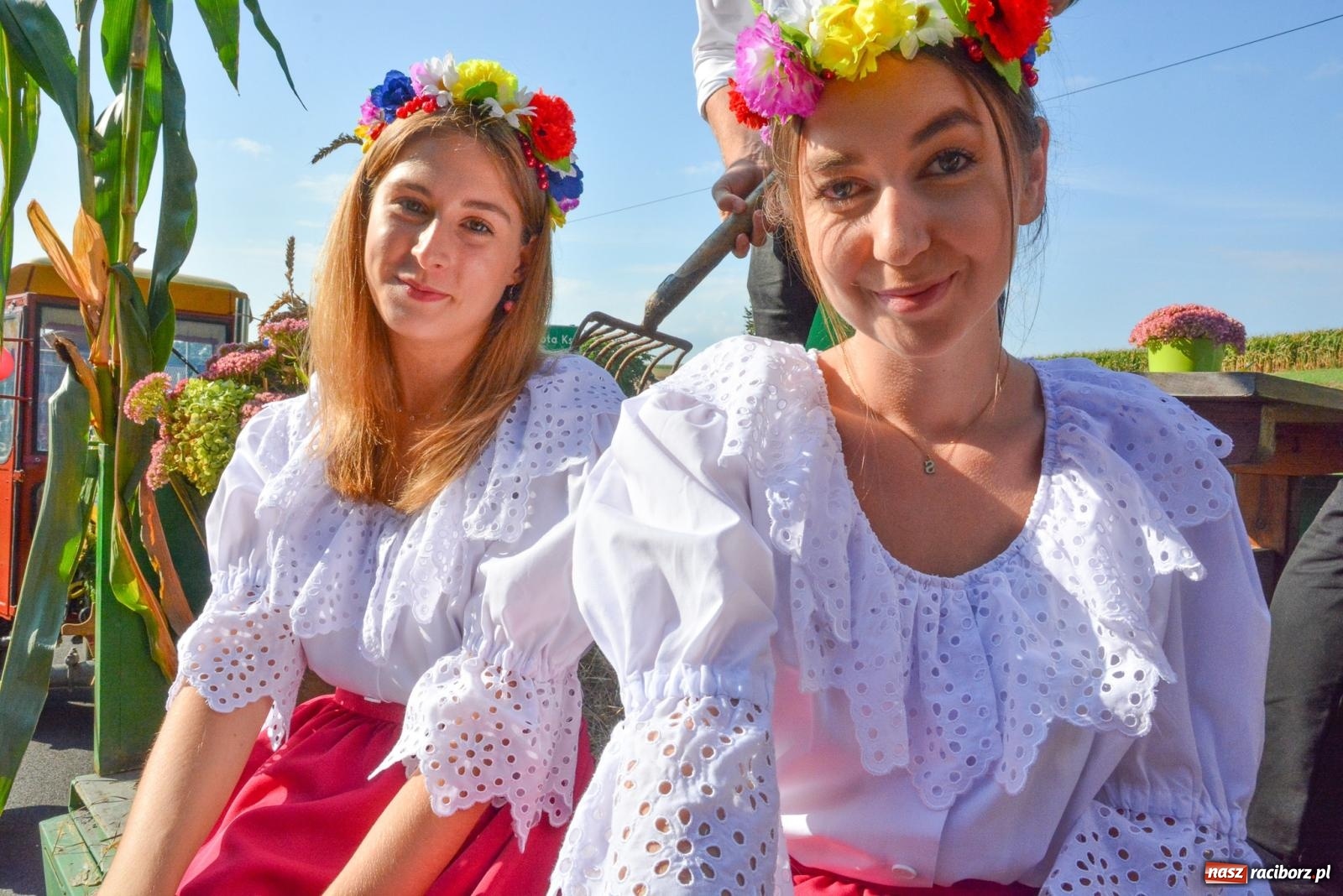 Zdjęcie w galerii na portalu naszraciborz.pl: Dobry futer, silne byki. Brzeźnica korowodem na parafialne dożynki [FOTO i WIDEO] wiadomości z regionu