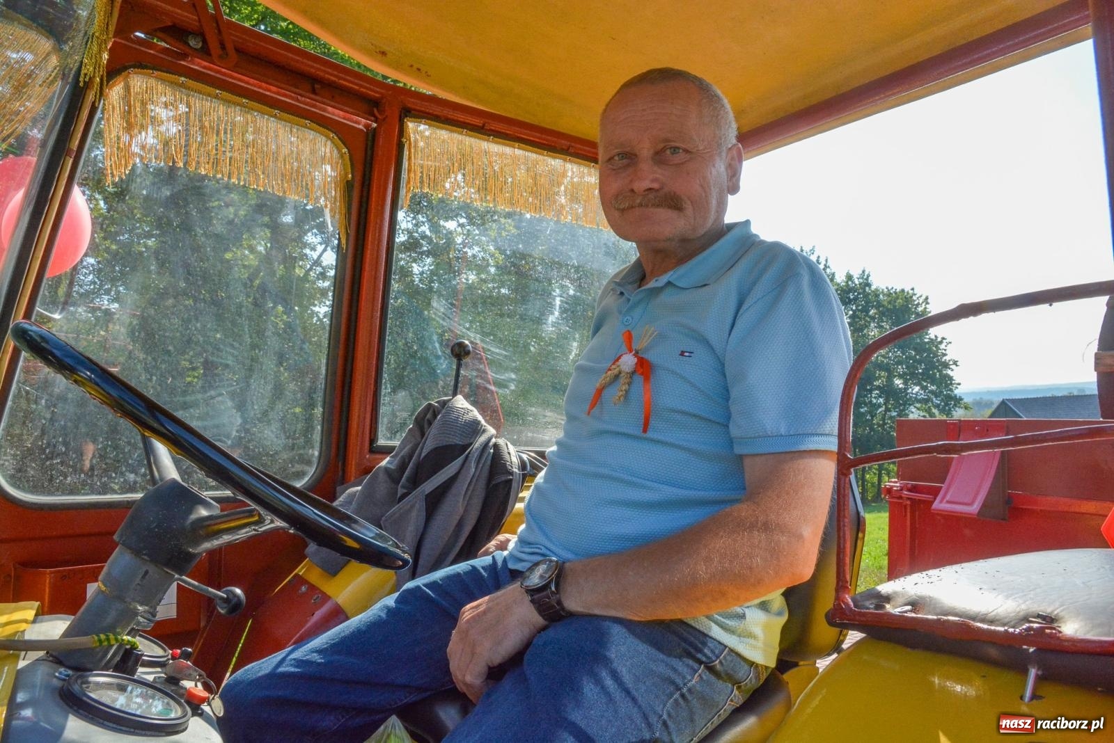 Zdjęcie w galerii na portalu naszraciborz.pl: Dobry futer, silne byki. Brzeźnica korowodem na parafialne dożynki [FOTO i WIDEO] wiadomości z regionu