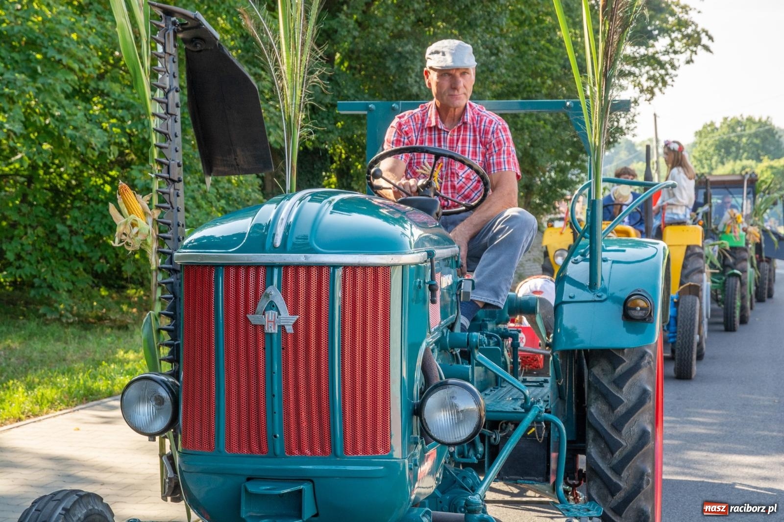 Zdjęcie w galerii na portalu naszraciborz.pl: Dobry futer, silne byki. Brzeźnica korowodem na parafialne dożynki [FOTO i WIDEO] wiadomości z regionu