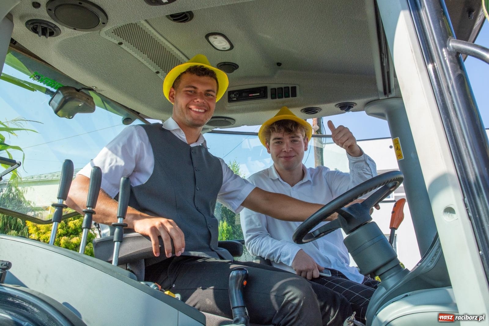 Zdjęcie w galerii na portalu naszraciborz.pl: Dobry futer, silne byki. Brzeźnica korowodem na parafialne dożynki [FOTO i WIDEO] wiadomości z regionu