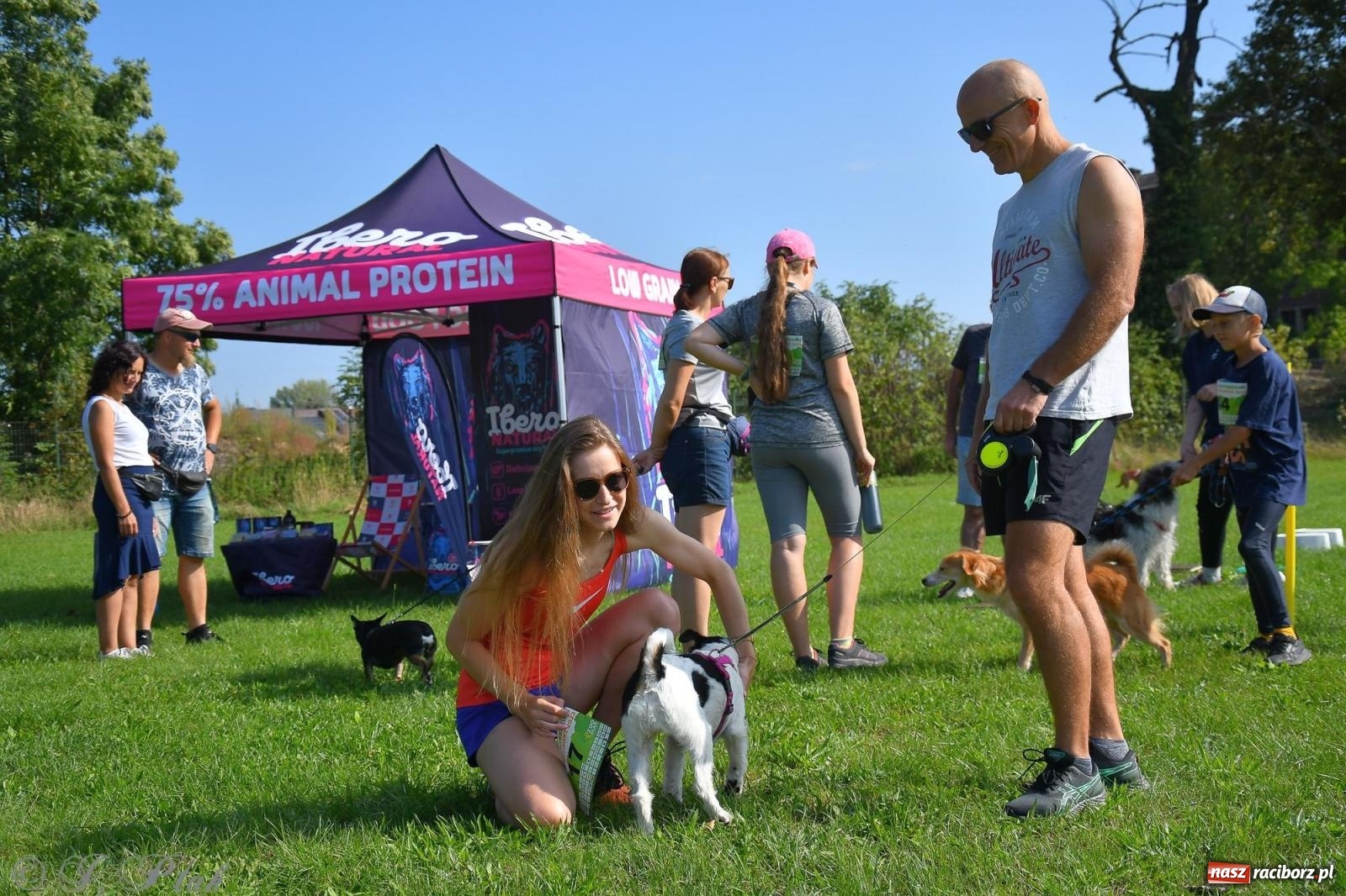 Zdjęcie w galerii na portalu naszraciborz.pl: Dogtrekking - charytatywny marsz z czworonogami [FOTO i WIDEO] wiadomości z regionu
