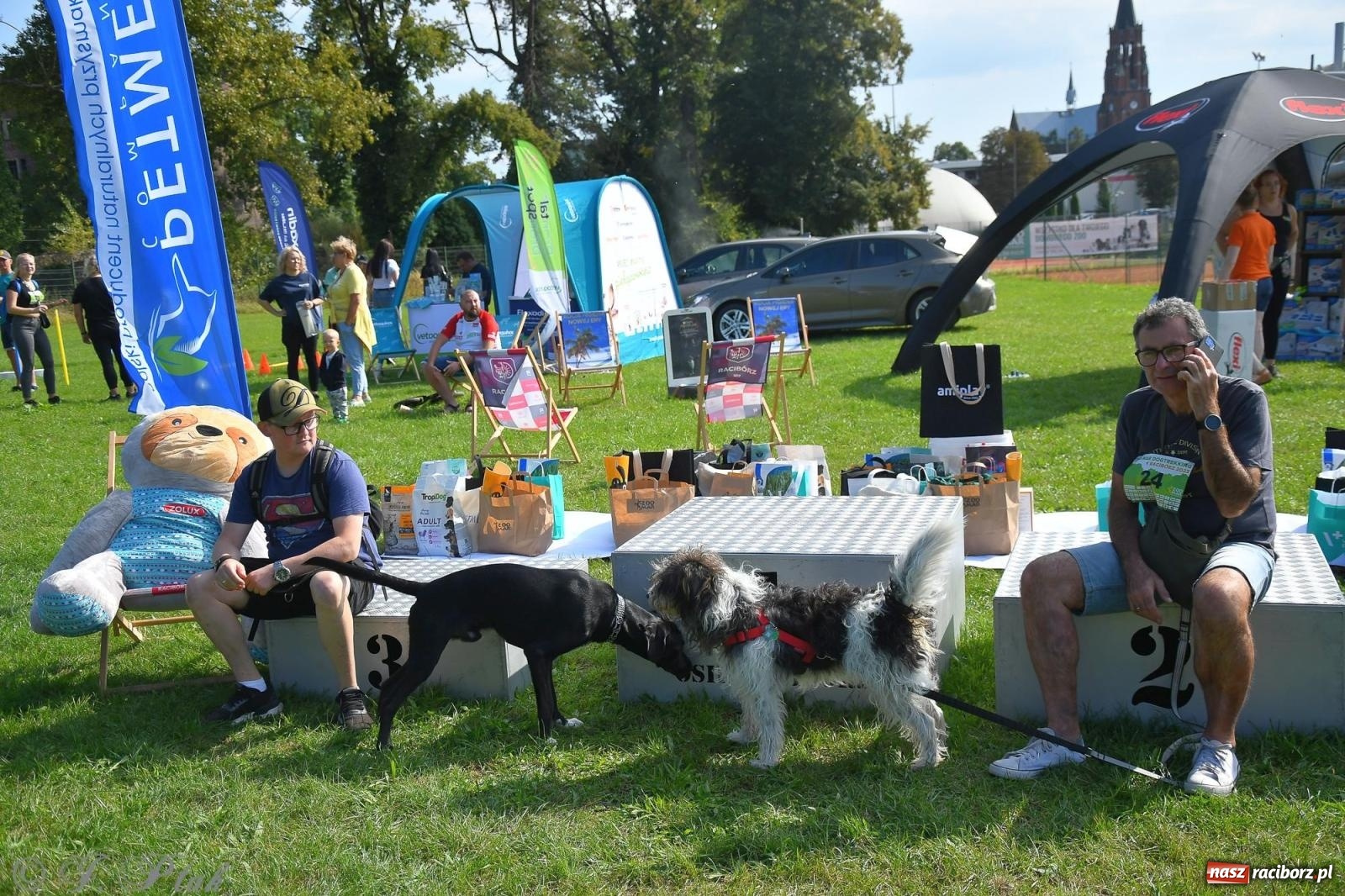 Zdjęcie w galerii na portalu naszraciborz.pl: Dogtrekking - charytatywny marsz z czworonogami [FOTO i WIDEO] wiadomości z regionu