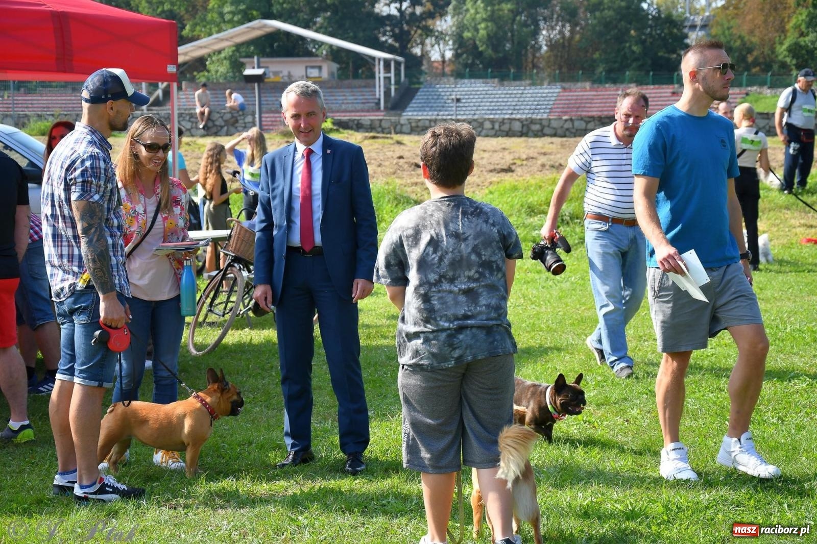Zdjęcie w galerii na portalu naszraciborz.pl: Dogtrekking - charytatywny marsz z czworonogami [FOTO i WIDEO] wiadomości z regionu