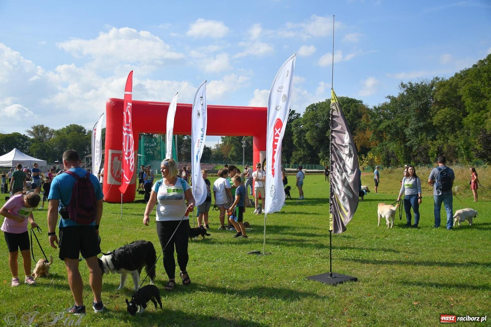 Zdjęcie w galerii na portalu naszraciborz.pl: Dogtrekking - charytatywny marsz z czworonogami [FOTO i WIDEO] wiadomości z regionu