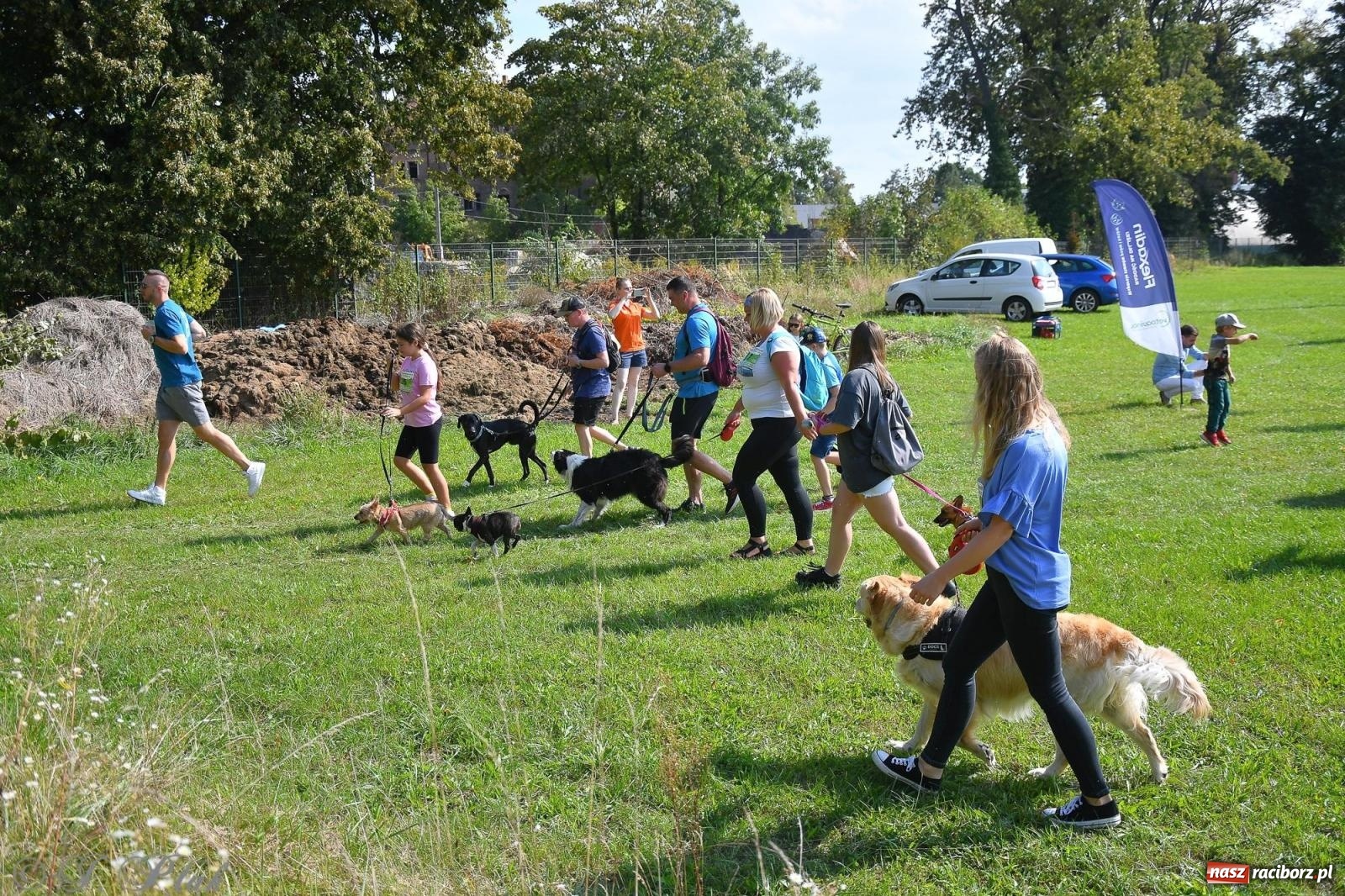 Zdjęcie w galerii na portalu naszraciborz.pl: Dogtrekking - charytatywny marsz z czworonogami [FOTO i WIDEO] wiadomości z regionu
