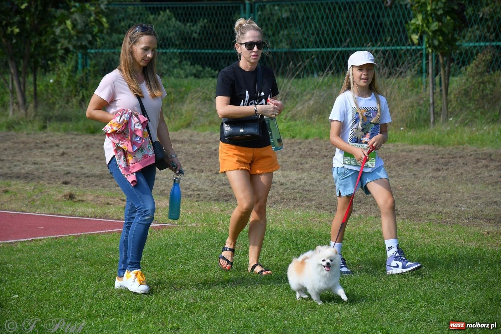 Zdjęcie w galerii na portalu naszraciborz.pl: Dogtrekking - charytatywny marsz z czworonogami [FOTO i WIDEO] wiadomości z regionu