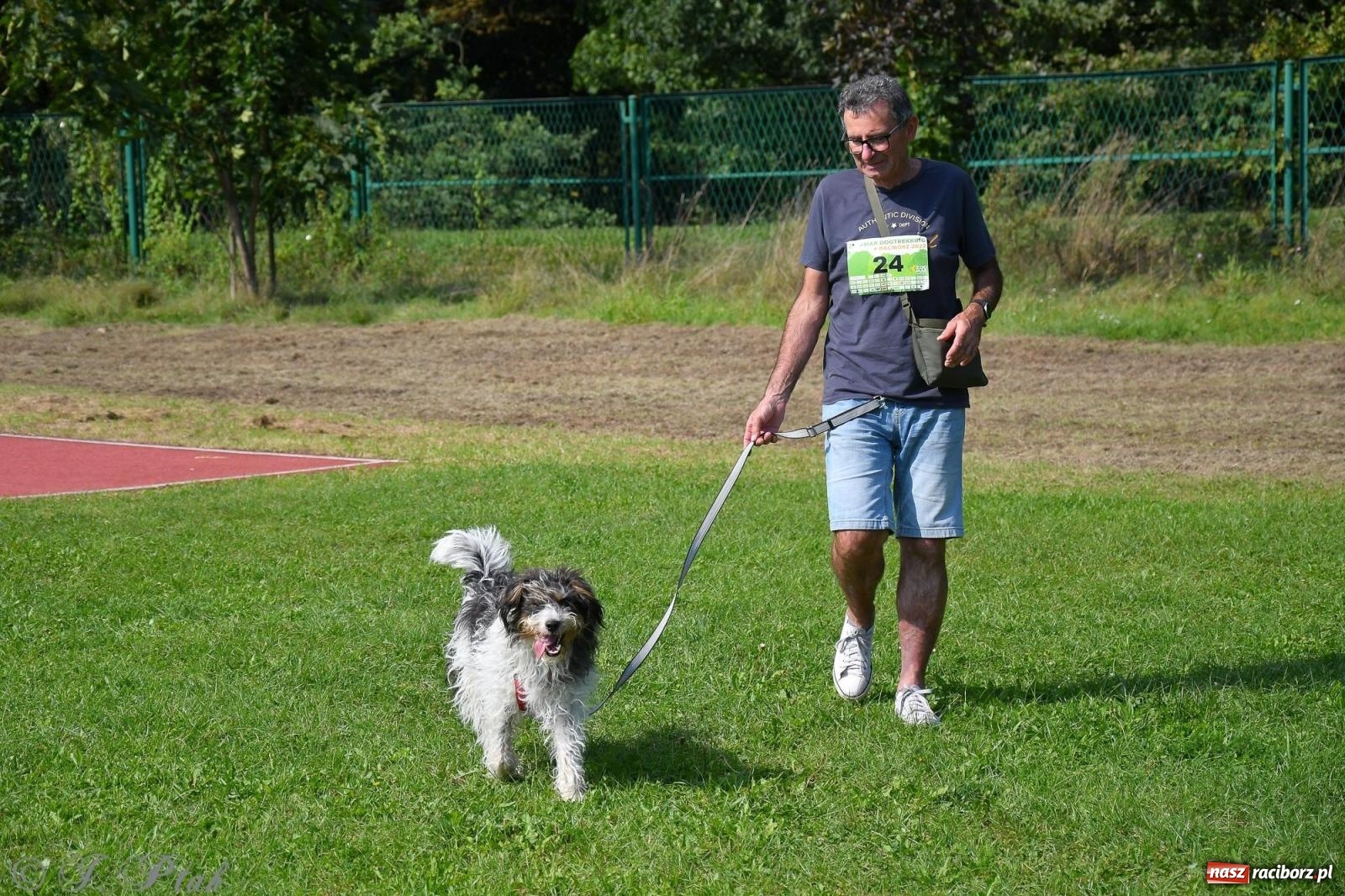 Zdjęcie w galerii na portalu naszraciborz.pl: Dogtrekking - charytatywny marsz z czworonogami [FOTO i WIDEO] wiadomości z regionu