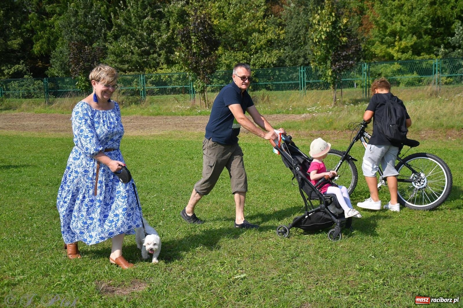 Zdjęcie w galerii na portalu naszraciborz.pl: Dogtrekking - charytatywny marsz z czworonogami [FOTO i WIDEO] wiadomości z regionu