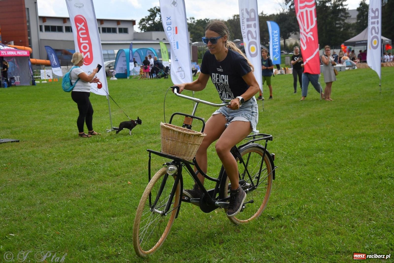 Zdjęcie w galerii na portalu naszraciborz.pl: Dogtrekking - charytatywny marsz z czworonogami [FOTO i WIDEO] wiadomości z regionu