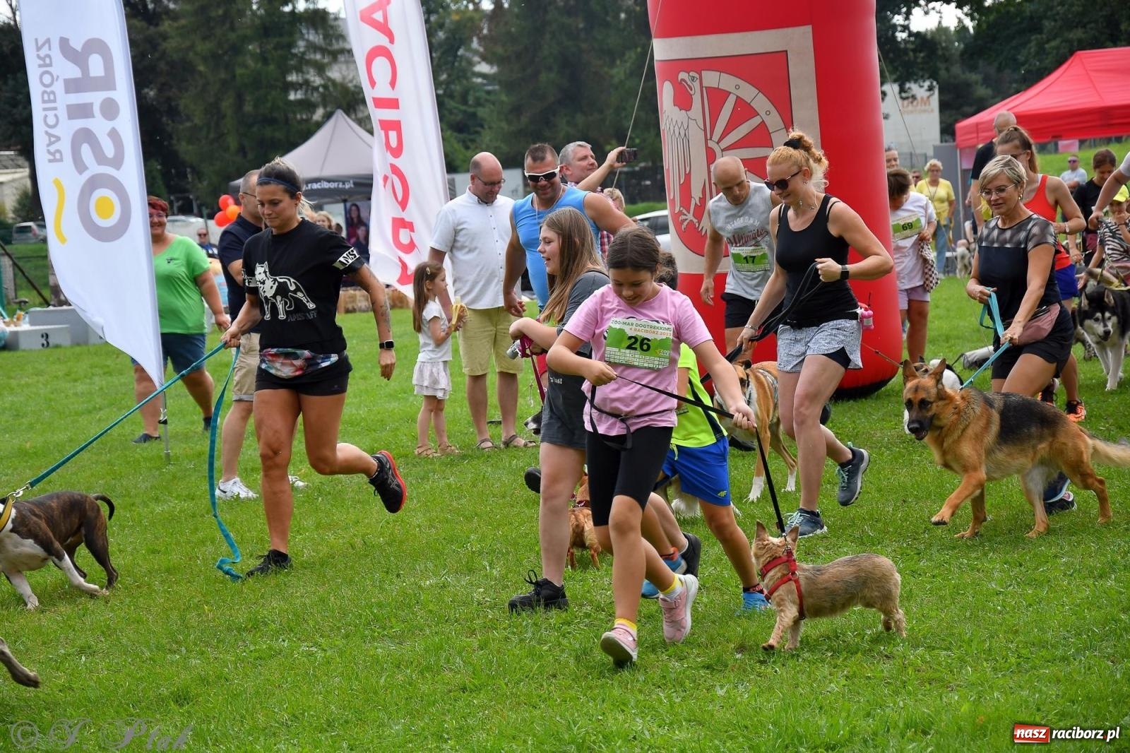 Zdjęcie w galerii na portalu naszraciborz.pl: Dogtrekking - charytatywny marsz z czworonogami [FOTO i WIDEO] wiadomości z regionu