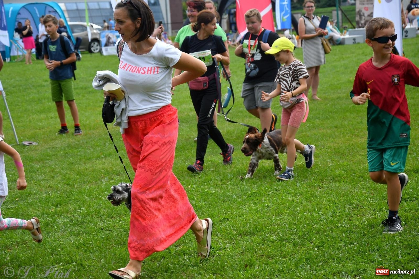 Zdjęcie w galerii na portalu naszraciborz.pl: Dogtrekking - charytatywny marsz z czworonogami [FOTO i WIDEO] wiadomości z regionu