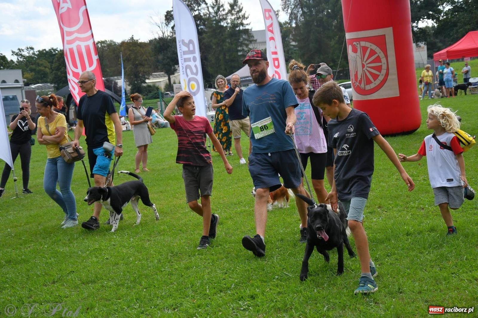 Zdjęcie w galerii na portalu naszraciborz.pl: Dogtrekking - charytatywny marsz z czworonogami [FOTO i WIDEO] wiadomości z regionu