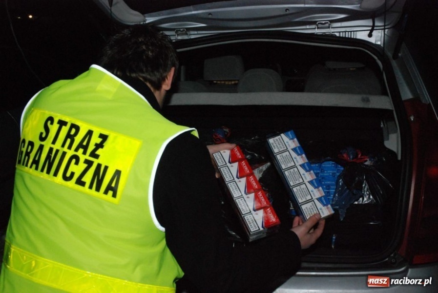 Zdjęcie w galerii na portalu naszraciborz.pl: ŚOSG: Zlikwidowana przydomowa hurtownia papierosów wiadomości z regionu