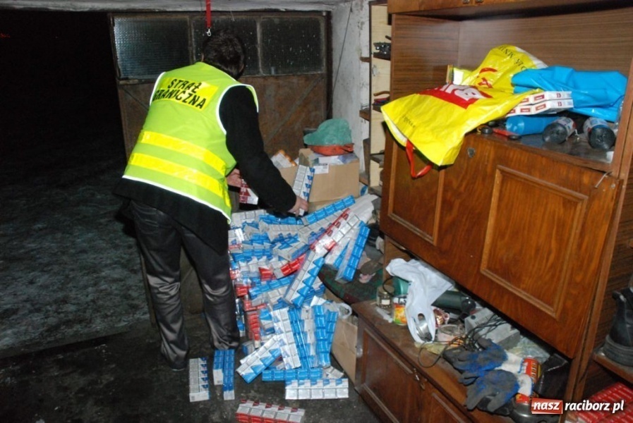 Zdjęcie w galerii na portalu naszraciborz.pl: ŚOSG: Zlikwidowana przydomowa hurtownia papierosów wiadomości z regionu