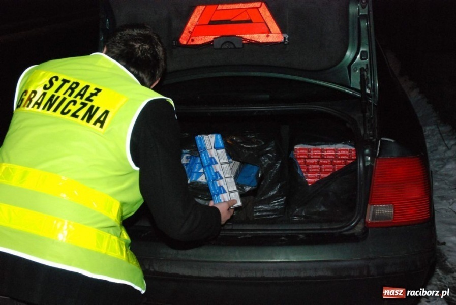 Zdjęcie w galerii na portalu naszraciborz.pl: ŚOSG: Zlikwidowana przydomowa hurtownia papierosów wiadomości z regionu